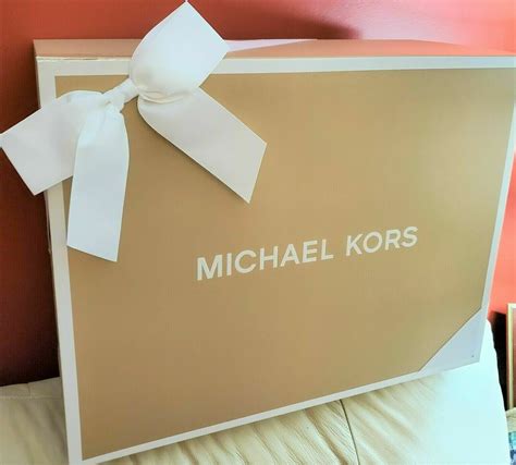 paquet cadeau michael kors|Michael Kors resale.